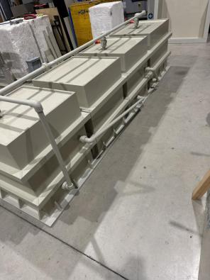 Becken mit Verrohrung